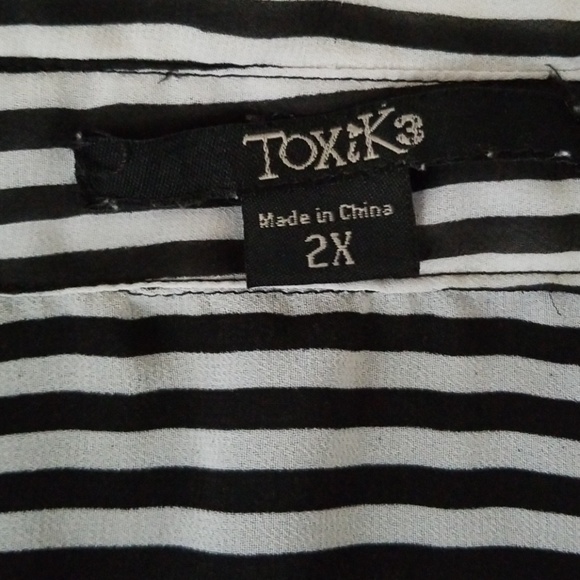 🔴 Button down - Picture 2 of 4